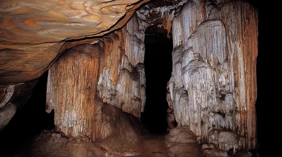 Kutumsar Caves And Kailash Gufa